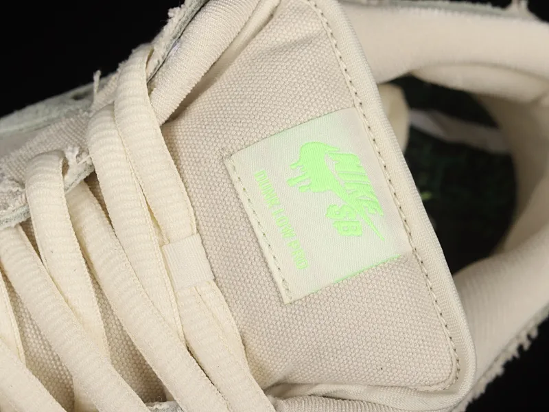 All Categories Nk SB Dunk Series Nk SB Dunk Low Low-top Sneakers M Version Pure Original Nk SB Dunk Low "Mummy" Luminous SB Smashing Backboard Fashion Casual Sneakers DM0774-111